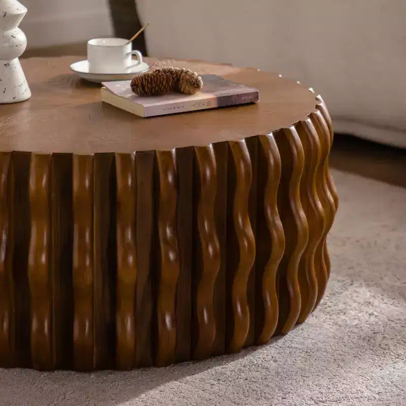 Table basse ronde cannelée GDFStudio Kaen au design moderne du milieu du siècle