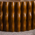 Table basse ronde cannelée GDFStudio Kaen au design moderne du milieu du siècle