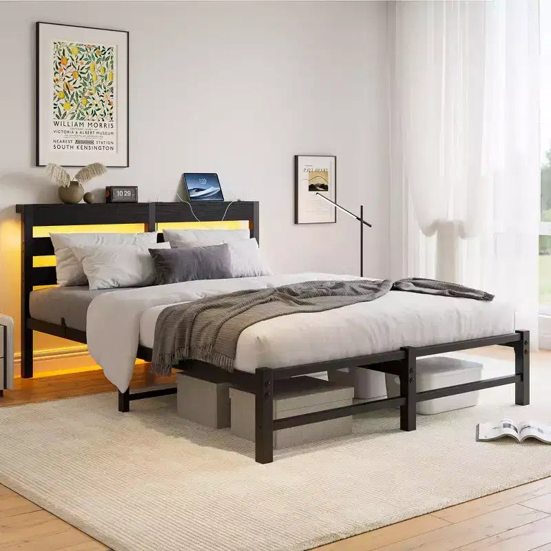 MAYEERTY Lit Queen Size Noir Métal Tête de lit en Bois Cadre de Lit Lumières RVB Chargeur Étagère de Rangement Silencieux Pas de Sommier Tapissier Nécessaire