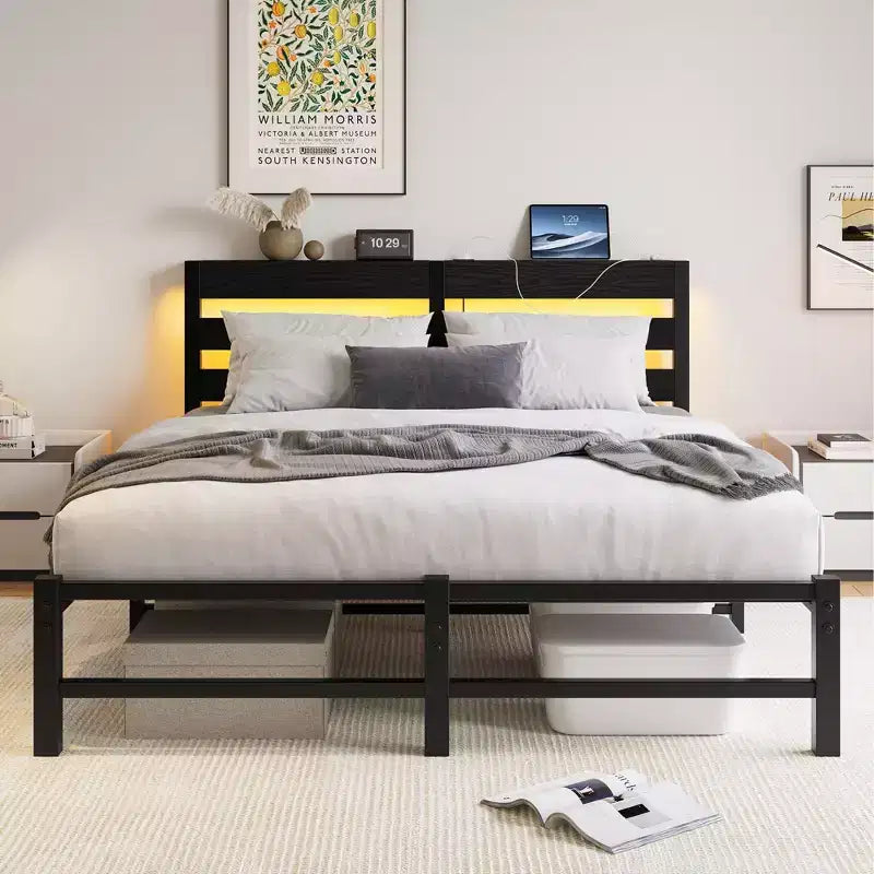 MAYEERTY Lit Queen Size Noir Métal Tête de lit en Bois Cadre de Lit Lumières RVB Chargeur Étagère de Rangement Silencieux Pas de Sommier Tapissier Nécessaire