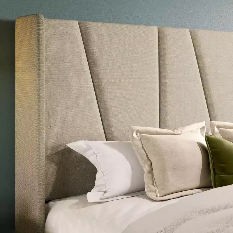 Lit plateforme avec tête de lit géométrique à oreilles, lit capitonné moderne avec support à lattes en bois, pas besoin de sommier, montage facile