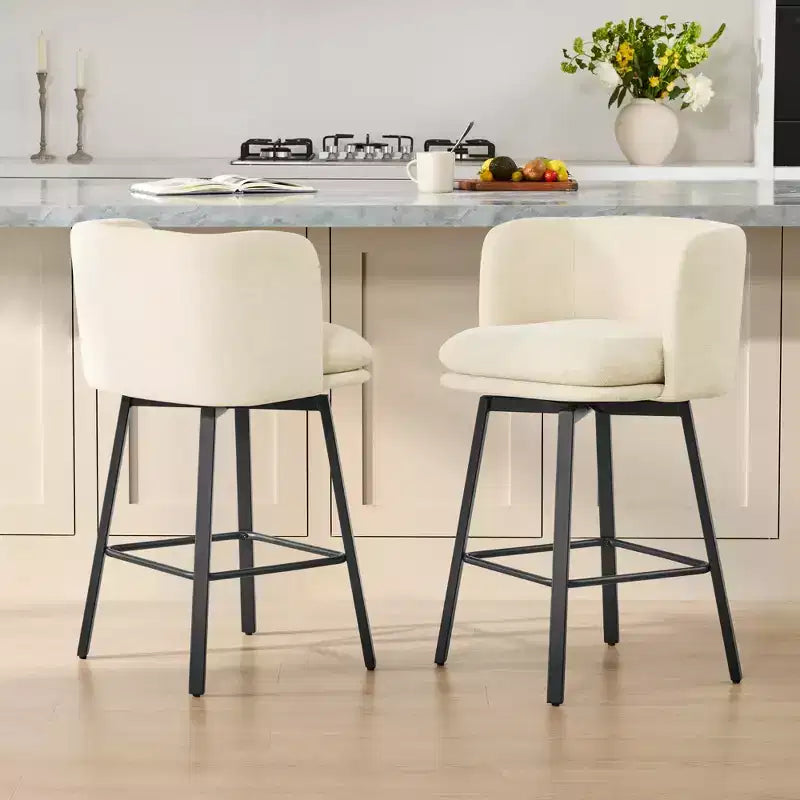 Tabouret de comptoir pivotant Spruce&Spring avec dossier incurvé, assise double épaisseur et piètement en métal