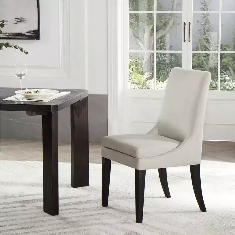 Chaise de salle à manger tapissée Spruce&Spring avec coussin d'assise double épaisseur et pieds en bois
