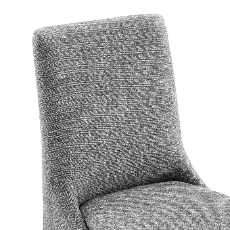 Chaise de salle à manger tapissée Spruce&Spring avec coussin d'assise double épaisseur et pieds en bois