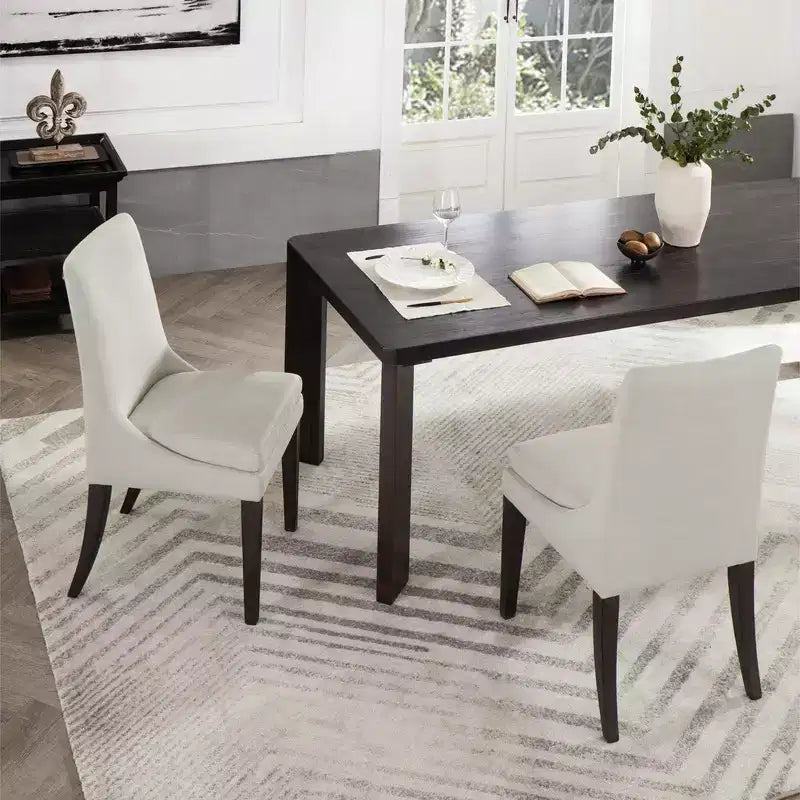 Chaise de salle à manger tapissée Spruce&Spring avec coussin d'assise double épaisseur et pieds en bois