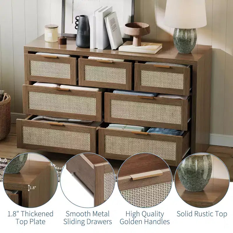 Commode en rotin 53" pour chambre à coucher, chiffonnier bohème à 7 tiroirs, grand meuble de rangement pour vêtements, meuble d'appoint en bois avec poignées métalliques