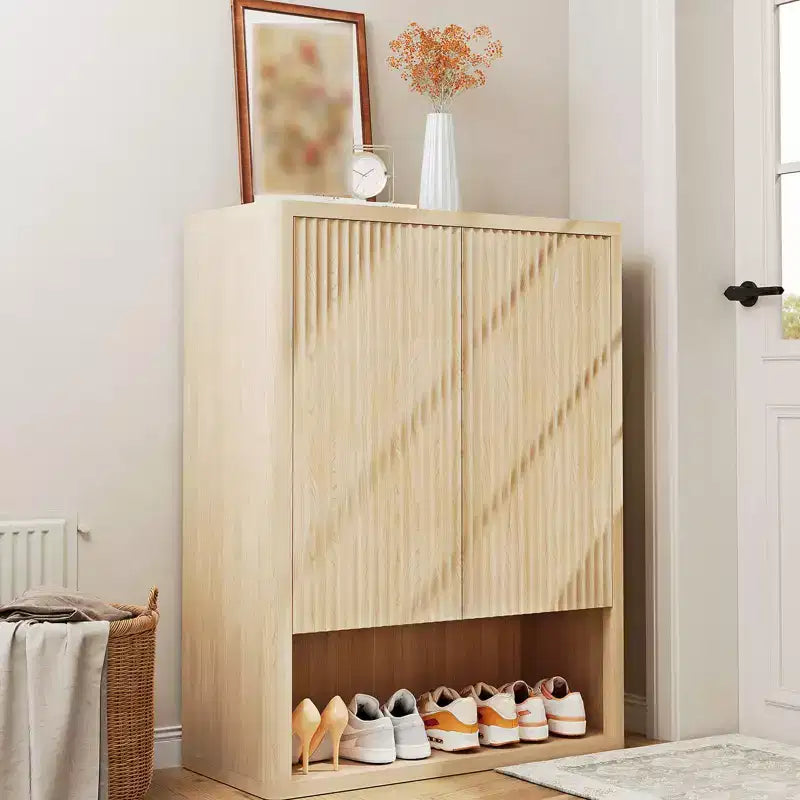 Meuble à chaussures cannelé de 113 cm de haut avec portes, range-chaussures autoportant, meuble de rangement à chaussures en bois à 5 niveaux avec étagères réglables pour le salon
