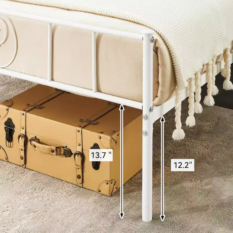 Cadre de lit King Size en métal avec tête de lit et support à lattes en acier avec rangement de 13,7 pouces, aucun sommier tapissier requis, assemblage facile