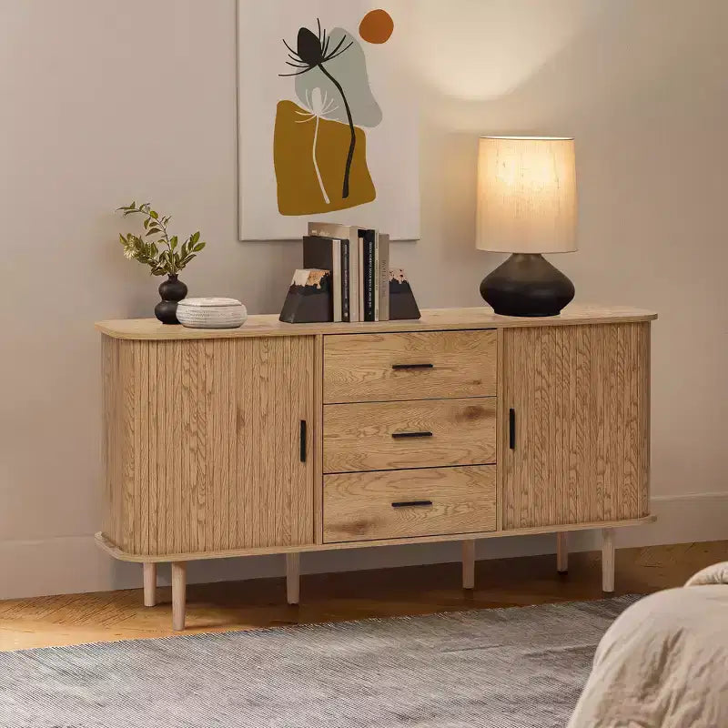 Buffet à 3 tiroirs LuxenHome en MDF aspect chêne avec portes coulissantes et coins arrondis