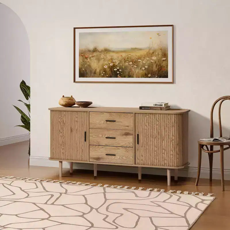 Buffet à 3 tiroirs LuxenHome en MDF aspect chêne avec portes coulissantes et coins arrondis