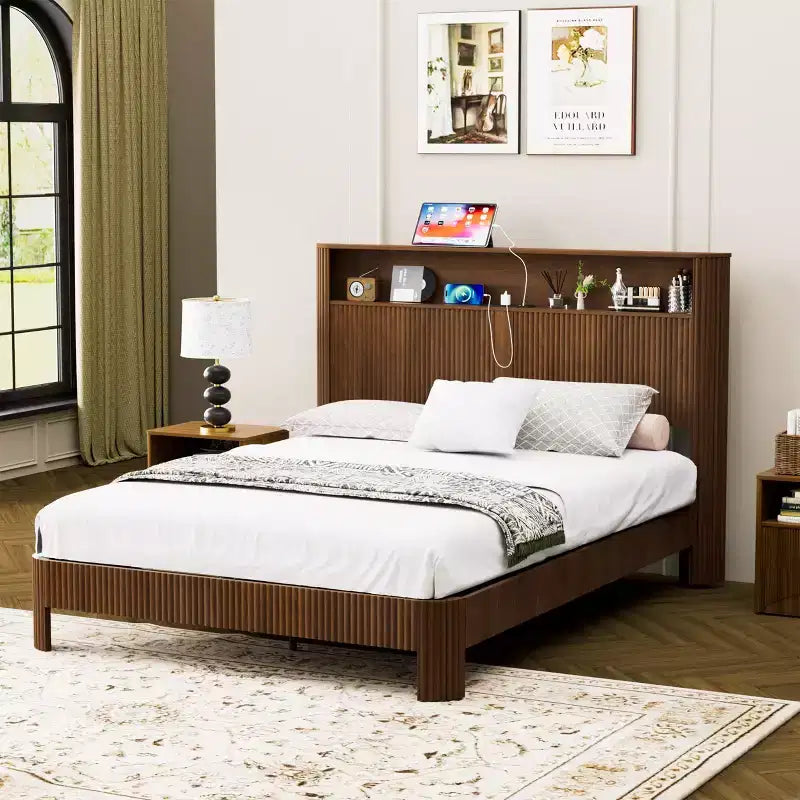 Cadre de lit ModernLuxe Queen/Full XL avec tête de lit de rangement, station de charge intégrée, design ondulé, support silencieux