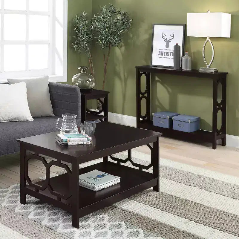 Table d'appoint Belmont de HomeStock avec découpes octogonales et trois étagères, table d'appoint contemporaine élégante pour le rangement et la décoration dans n'importe quelle pièce de la maison