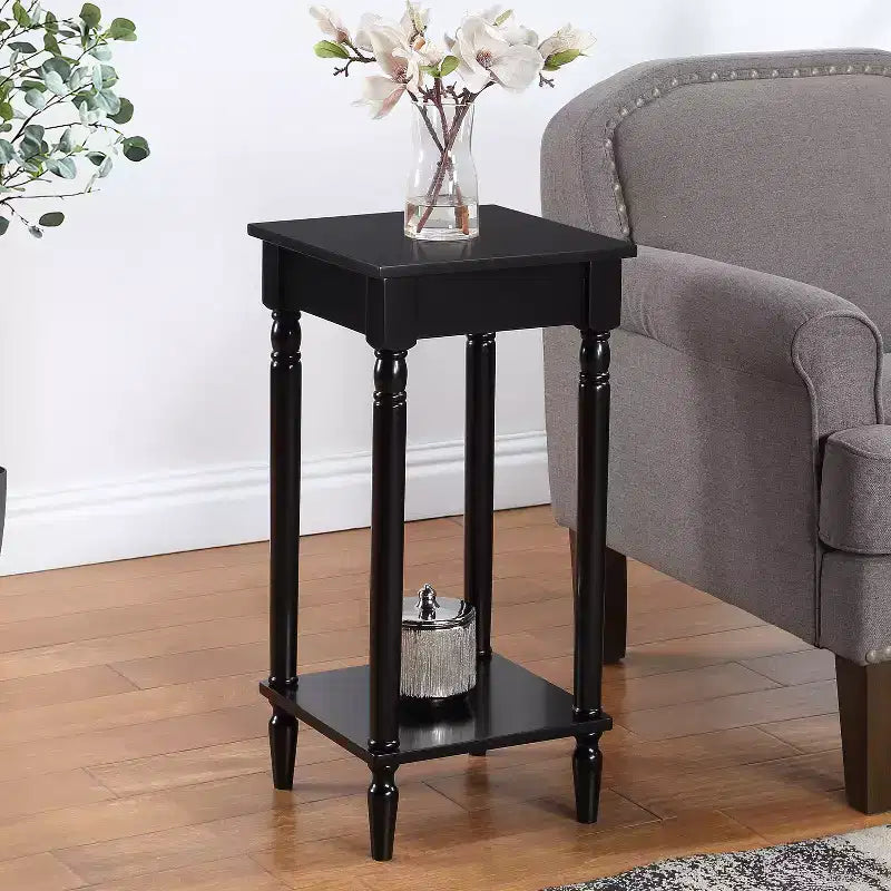 Table d'appoint Belmont HomeStock avec étagère, table d'appoint à deux niveaux avec pieds sculptés pour salon, chambre ou coin lecture