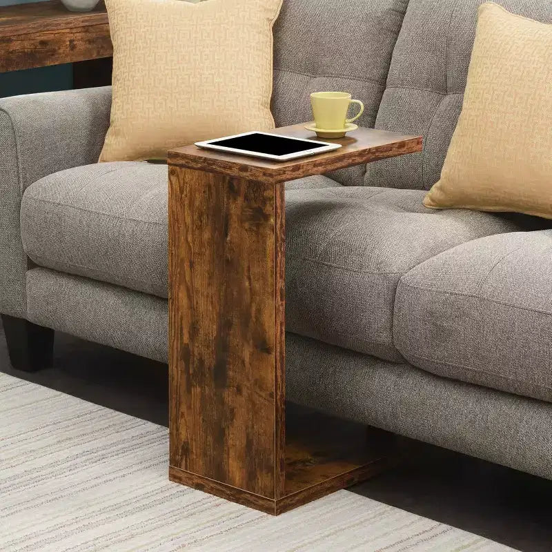 HomeStock Belmont - Table d'appoint contemporaine en forme de C avec accès facile au canapé, design polyvalent à côté d'un fauteuil et style moderne minimaliste