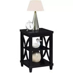 Table d'appoint HomeStock Belmont avec côtés en X doux et deux étagères, en bois d'hévéa massif avec placage de chêne pour le rangement du salon