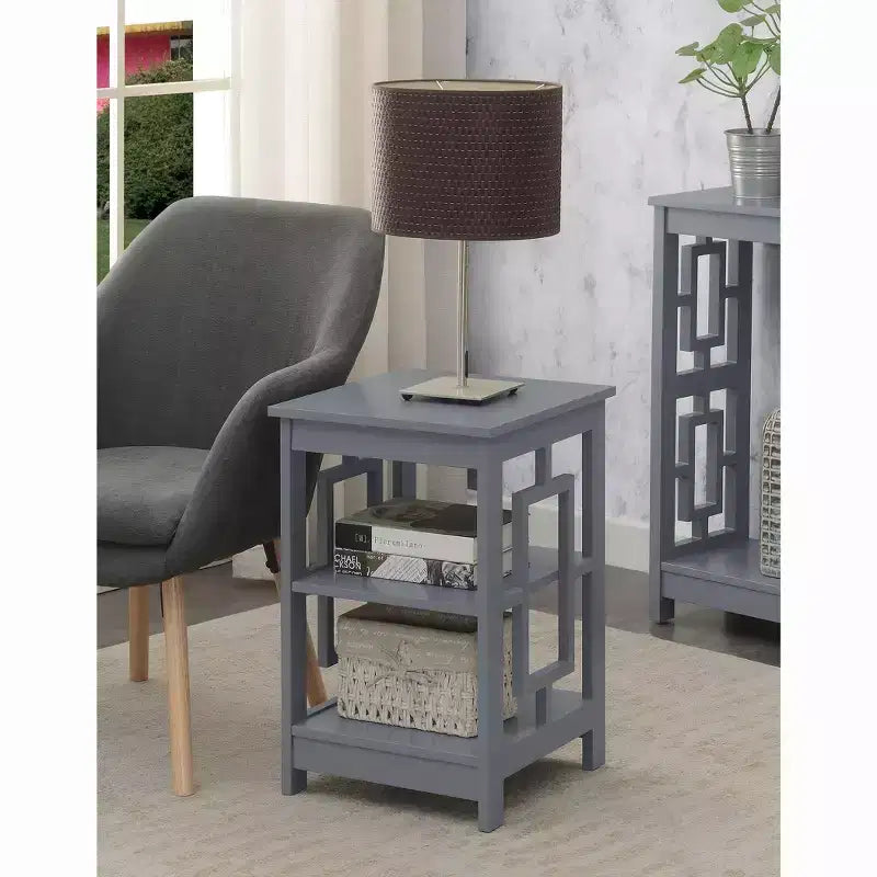 Table d'appoint carrée HomeStock Belmont avec conception à concept ouvert, étagères spacieuses et cadre symétrique, table d'appoint moderne pour salon