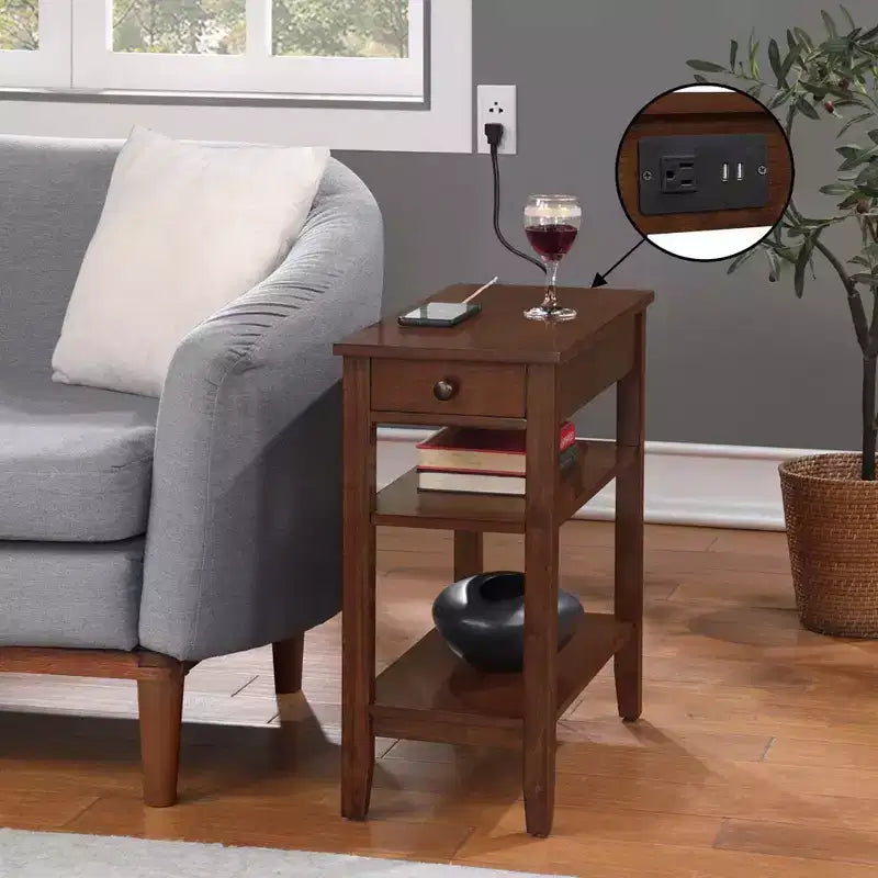 Table d'appoint HomeStock Belmont avec tiroir, station de charge intégrée, ports USB et trois étagères, table d'appoint moderne pour le rangement à domicile