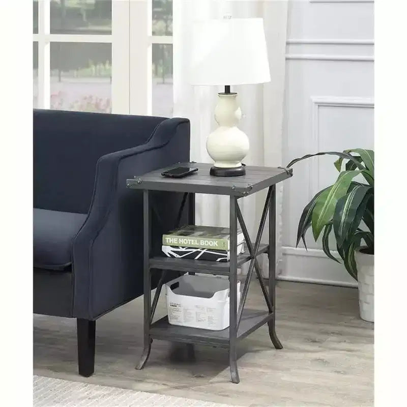 Table d'appoint Belmont de HomeStock avec plateau spacieux, étagère inférieure ouverte, cadre en métal thermolaqué et design rustique moderne