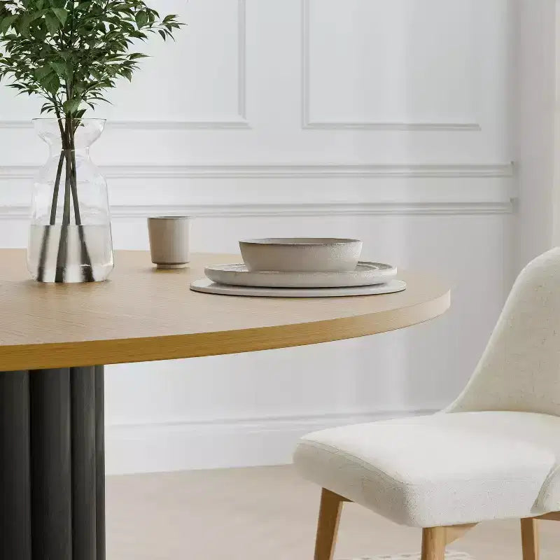 PexFix 60 Table de salle à manger ronde en bois massif, table de cuisine pour 6-8 personnes avec plateau et base cylindrique texturée pour salon/salle à manger/bureau, couleur naturelle