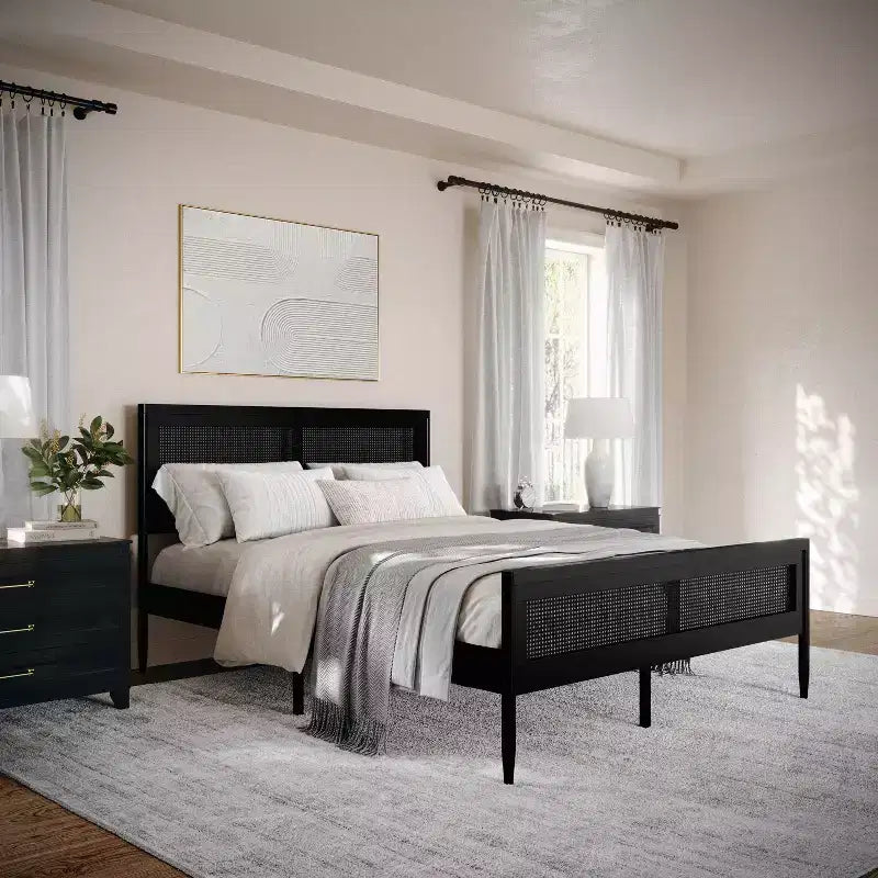 Lit plateforme Martha Stewart Jax en bois massif avec tête et pied de lit en rotin, aucun sommier tapissier requis