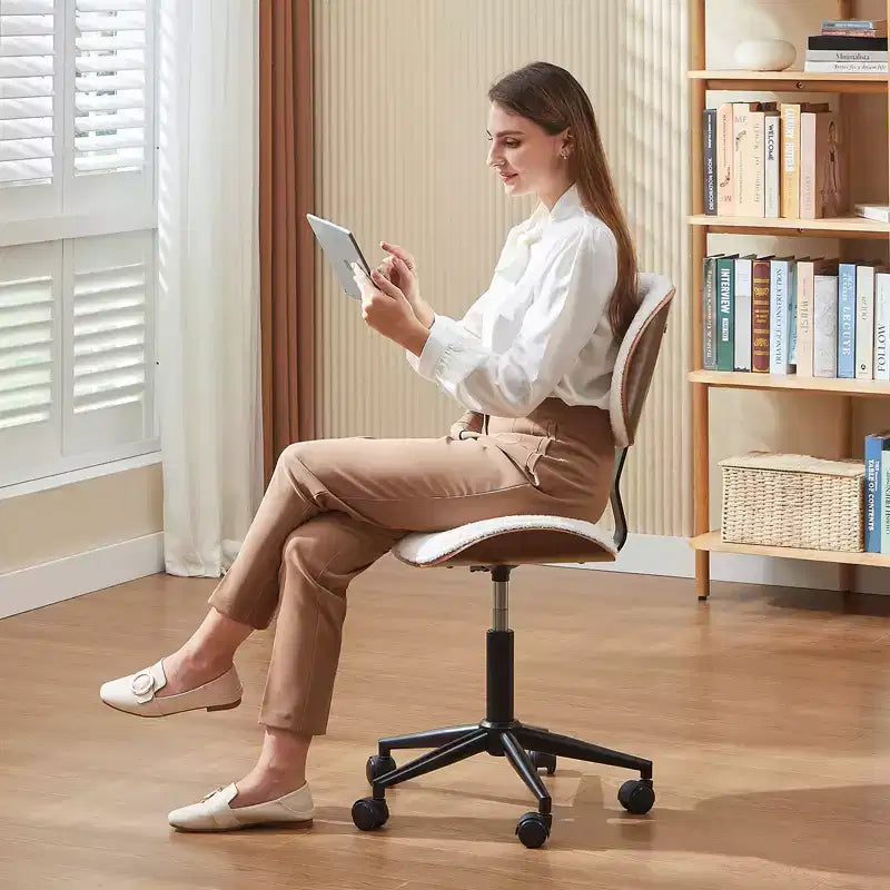 Chaise de Bureau Ergonomique sans Accoudoirs Bestier Bentwood, Chaise de Table Confortable avec Support Lombaire, Chaise de Bureau à Roulettes Réglable en Hauteur en Cuir PU