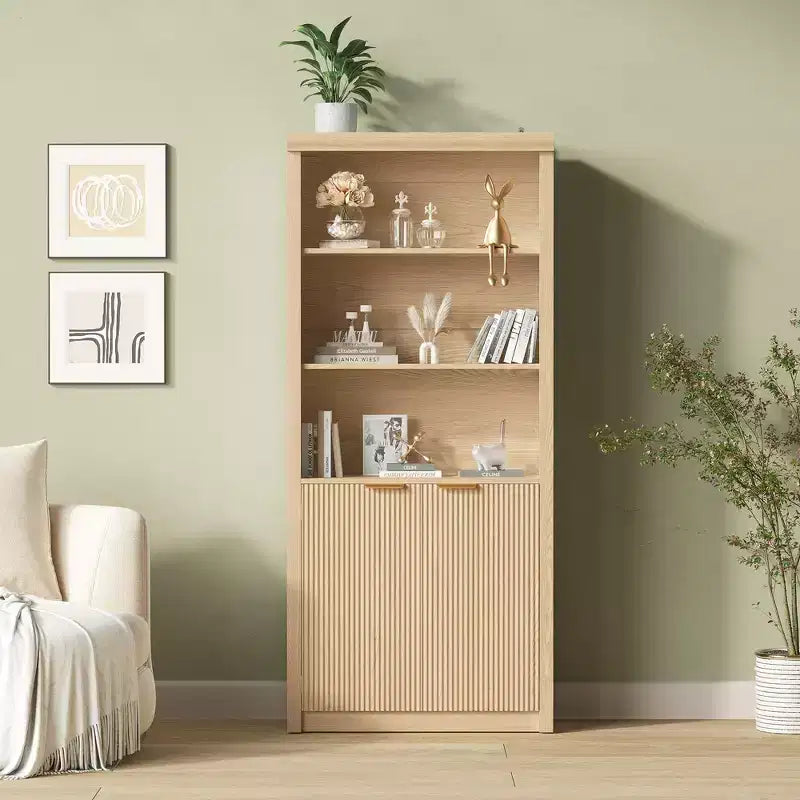 Bibliothèque haute de 71 po avec portes cannelées, étagères de présentation à 5 niveaux avec armoire de rangement et étagère réglable, bibliothèques modernes du milieu du siècle