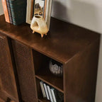 JVNOXK Buffet moderne en rotin d'inspiration médiévale avec étagères réglables et base en bois massif, idéal pour les entrées ou les cuisines. Disponible en bois foncé