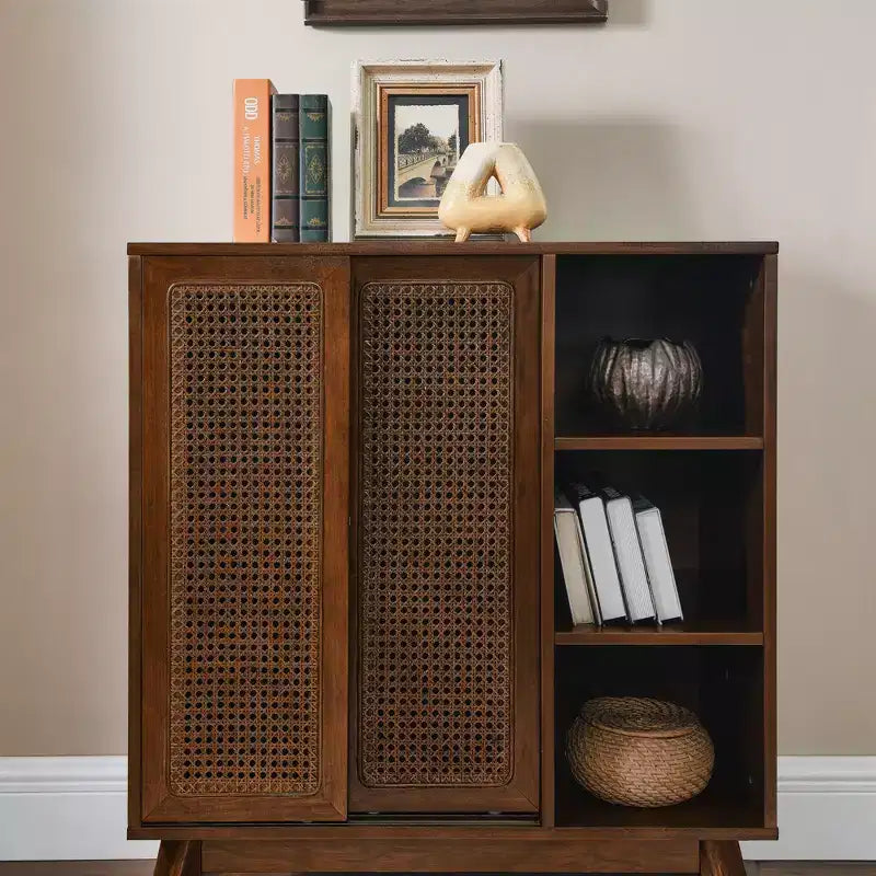 JVNOXK Buffet moderne en rotin d'inspiration médiévale avec étagères réglables et base en bois massif, idéal pour les entrées ou les cuisines. Disponible en bois foncé