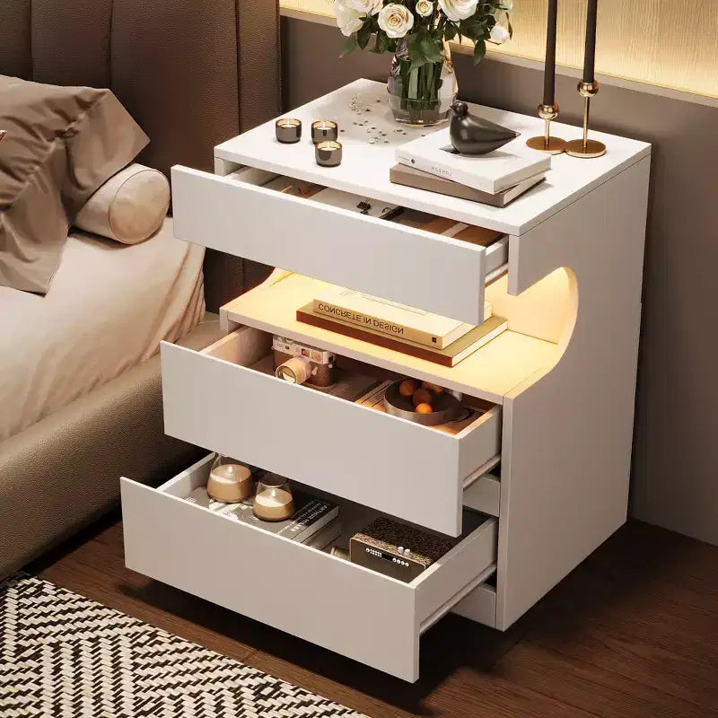 Table de chevet moderne COZONY avec lumière LED contrôlée par application, étagère ouverte en U, table de chevet avec station de charge, table d'appoint à 3 tiroirs avec port USB et prise de courant