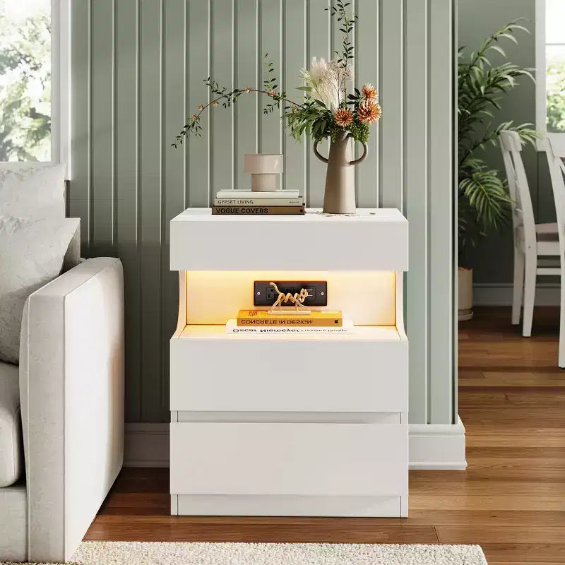 Table de chevet moderne COZONY avec lumière LED contrôlée par application, étagère ouverte en U, table de chevet avec station de charge, table d'appoint à 3 tiroirs avec port USB et prise de courant