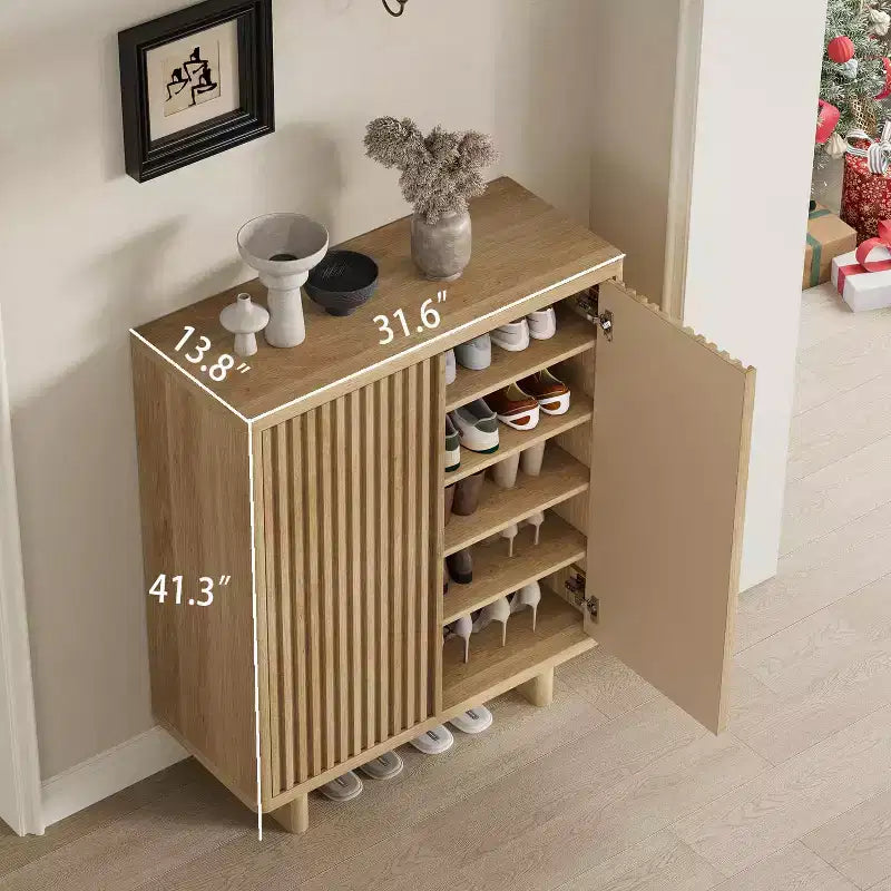 Meuble à chaussures rustique avec portes cannelées de 41,5 po - Banc d'entrée à 5 niveaux avec 4 étagères réglables pour le rangement dans le couloir et le foyer