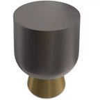 Table d'appoint Neal contemporaine de 14 po de large en aluminium moulé de couleur bronze antique/laiton antique, entièrement assemblée