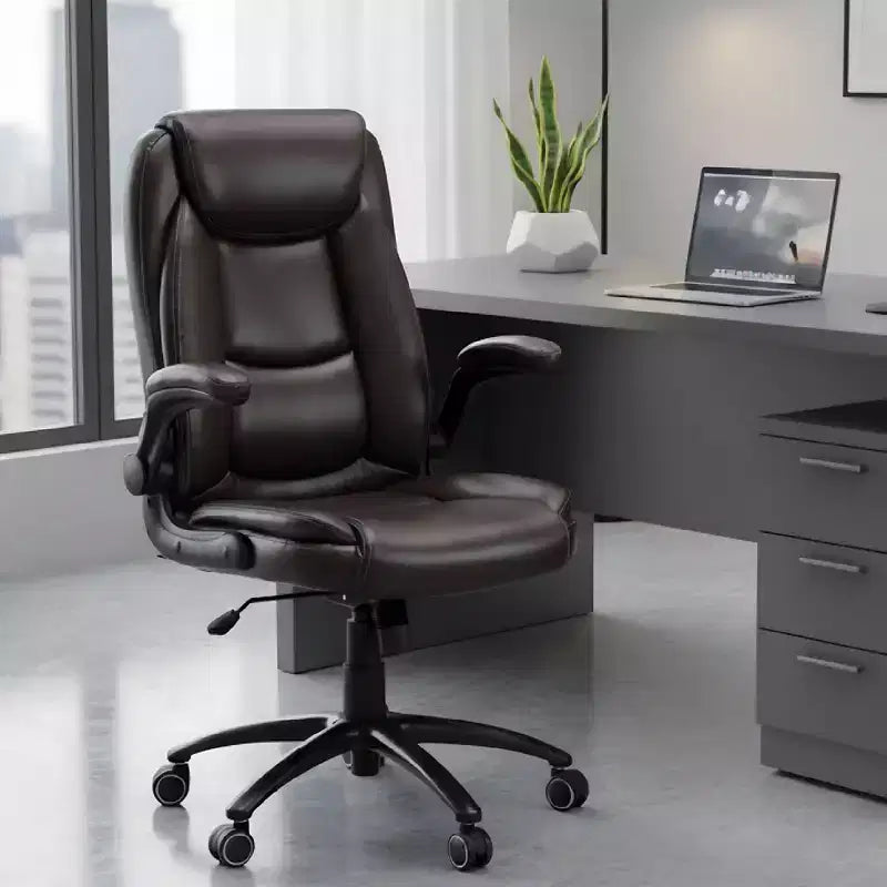 Chaise de bureau Ora Maison Big & Tall en cuir avec inclinaison et hauteur réglables et accoudoirs relevables