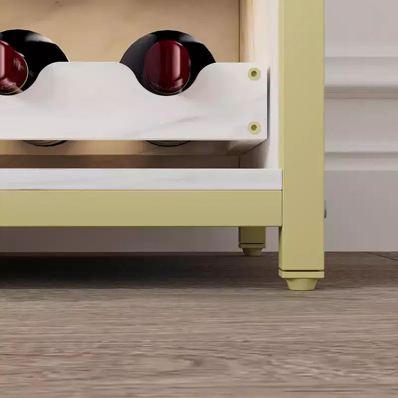 Meuble à vin, meuble de bar à café de ferme avec prise de courant et lumière LED, meuble à alcool doré avec étagère amovible et porte-verres