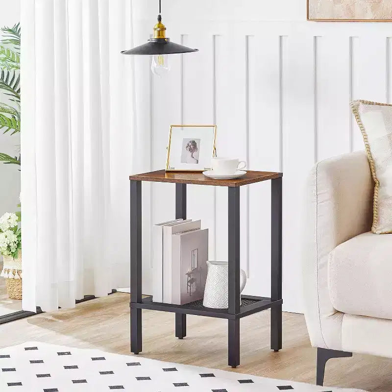 ACOINEL Petite table d'appoint à 2 niveaux avec décor en similicuir rotin, table de chevet rustique marron et noire pour salon/chambre, peu encombrante