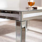 Table basse rectangulaire argentée avec bordure en cristaux concassés et finition miroir
