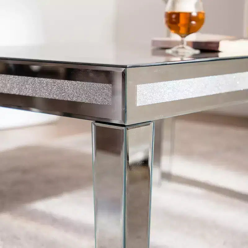 Table basse rectangulaire argentée avec bordure en cristaux concassés et finition miroir