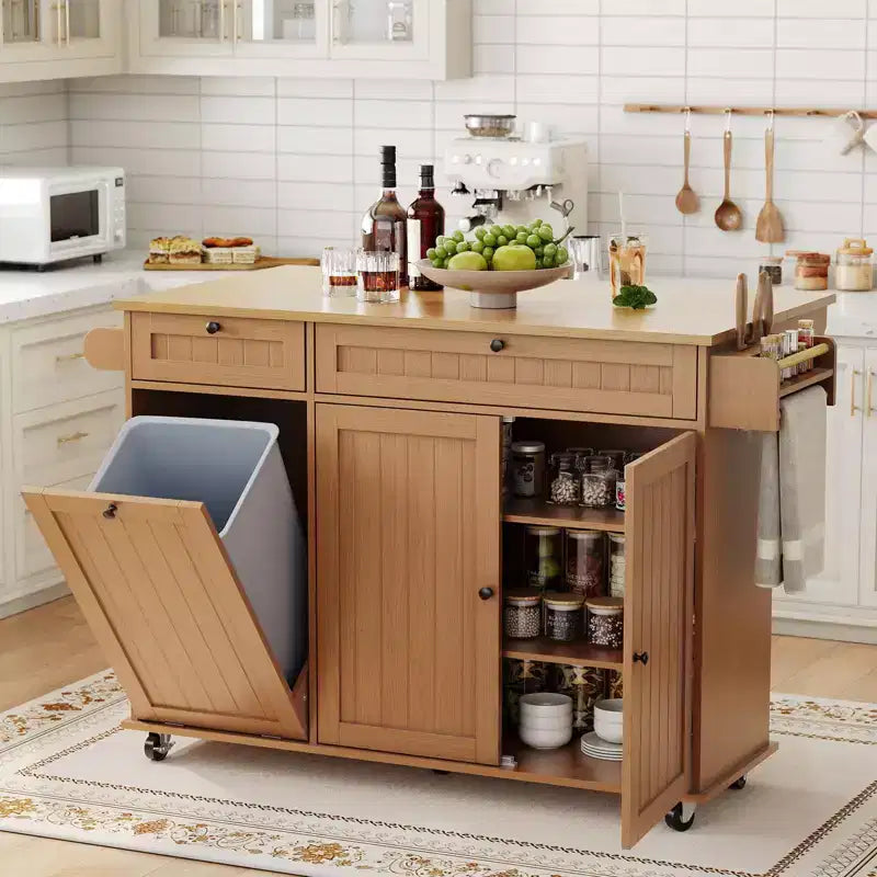 Desserte de cuisine roulante avec rangement, îlot de 140 cm de large sur roulettes avec étagère à épices, porte-serviettes, porte-couteaux et rangement pour poubelle.