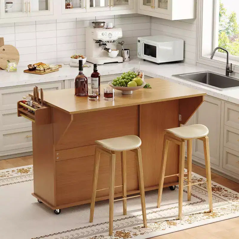 Desserte de cuisine roulante avec rangement, îlot de 140 cm de large sur roulettes avec étagère à épices, porte-serviettes, porte-couteaux et rangement pour poubelle.