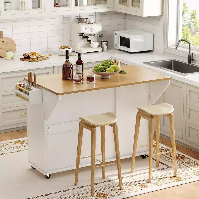 Desserte de cuisine roulante avec rangement, îlot de 140 cm de large sur roulettes avec étagère à épices, porte-serviettes, porte-couteaux et rangement pour poubelle.