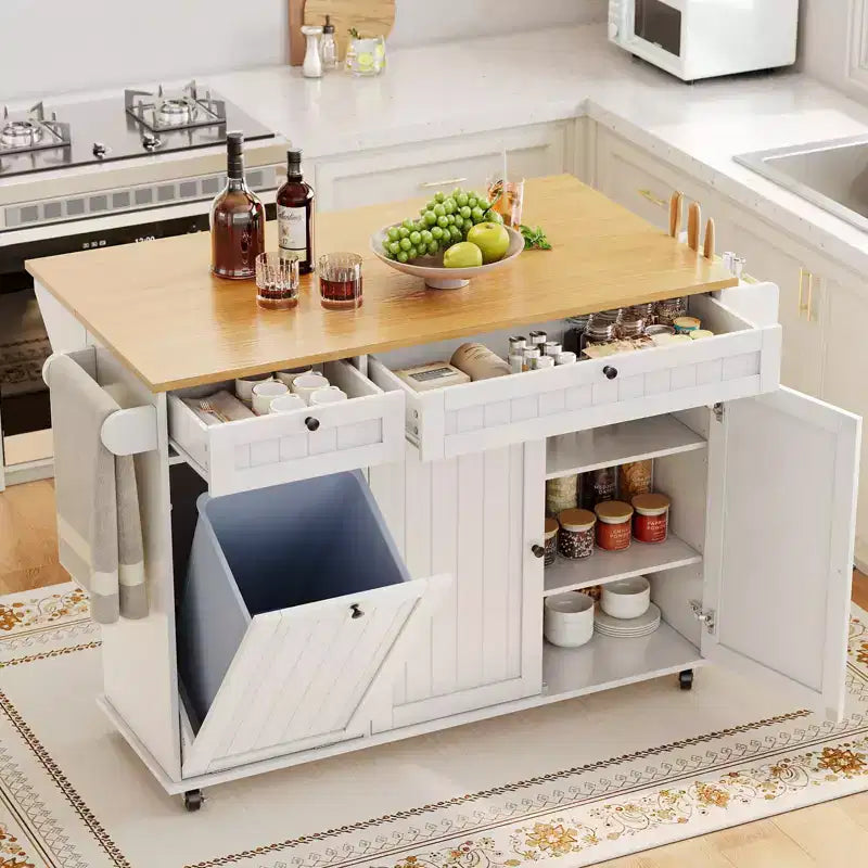 Desserte de cuisine roulante avec rangement, îlot de 140 cm de large sur roulettes avec étagère à épices, porte-serviettes, porte-couteaux et rangement pour poubelle.