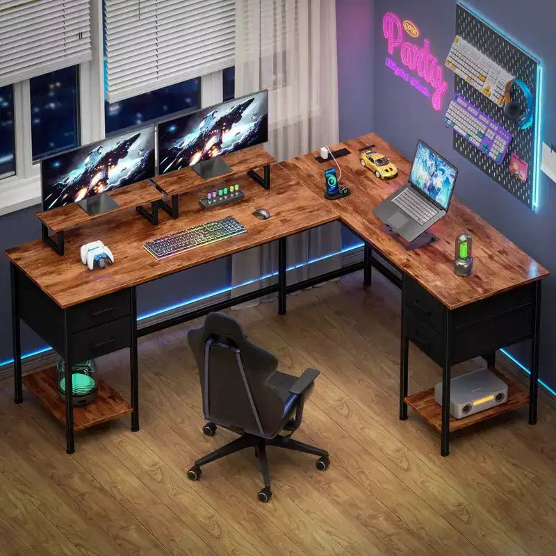 Bureau d'ordinateur en forme de L brun de 66 pouces avec station de charge, bureau de jeu de 94,4 pouces de long pour deux personnes, 4 tiroirs, 2 supports d'écran, rangement pour bureau à domicile