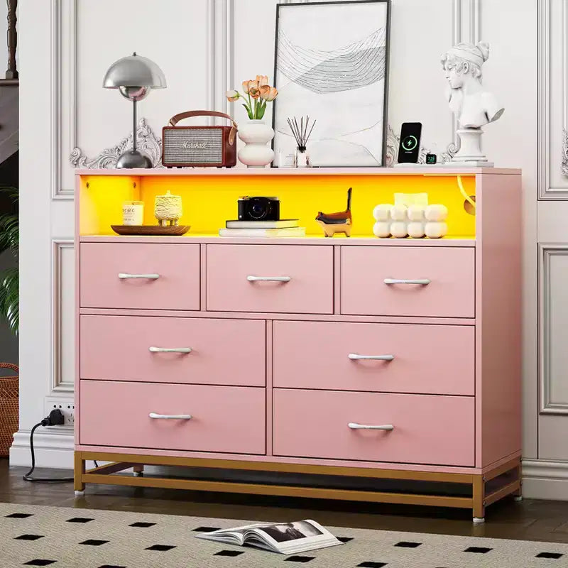 Commode à 7 tiroirs, Commode en bois avec lumières LED et station de charge, Commode avec grande capacité de rangement pour chambre, salon, couloir