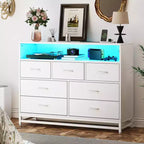 Commode à 7 tiroirs, Commode en bois avec lumières LED et station de charge, Commode avec grande capacité de rangement pour chambre, salon, couloir