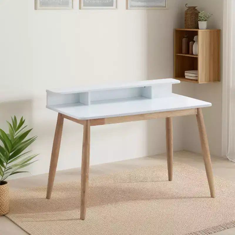 Bureau d'écriture en bois GDFStudio Nadia de style moderne du milieu du siècle avec huche et étagères ouvertes