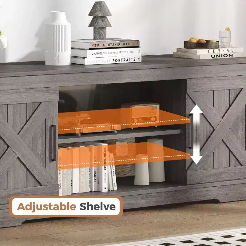 Meuble TV JIONJOY de style ferme moderne de 147,3 cm pour téléviseurs jusqu'à 65 pouces - Gris naturel, capacité de 90,7 kg, étagères de rangement réglables