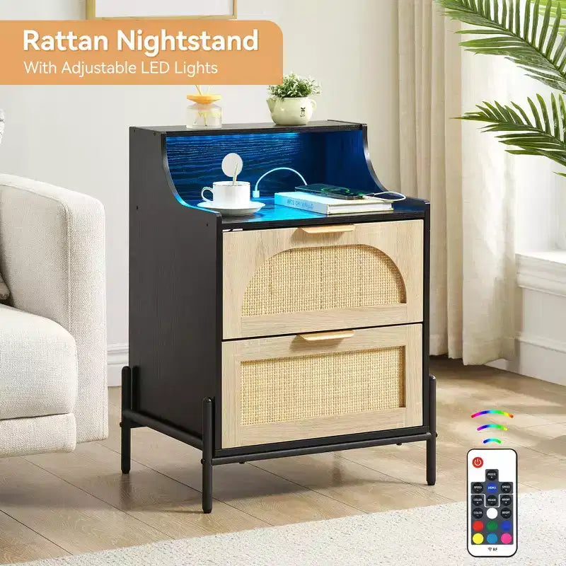 Lot de 2 tables de chevet en rotin et bois, station de recharge et lumières LED, ports/prises USB, 3 tiroirs en rotin, noir pour chambre à coucher