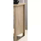 Cette table de chevet avec 1 tiroir Celeste 20W au fini chêne clair allie un style contemporain à des solutions de rangement astucieuses, créant un espace.