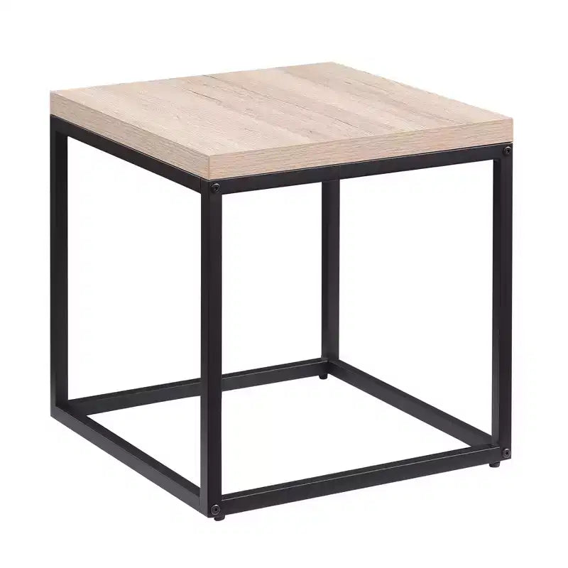 Conçue à la fois pour le style et la fonction, cette petite table d'appoint carrée en bois et métal avec rangement, pour le salon.