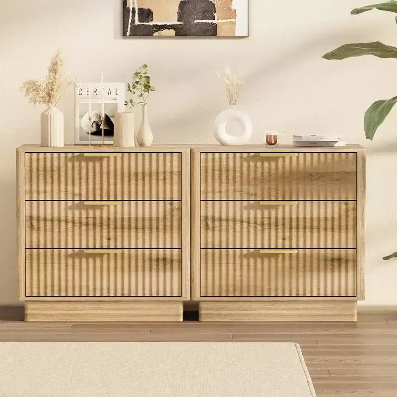 Table de chevet en bois cannelé avec 3 grands tiroirs, table de chevet de style moderne du milieu du siècle, table d'appoint de rangement autoportante pour chambre et salon